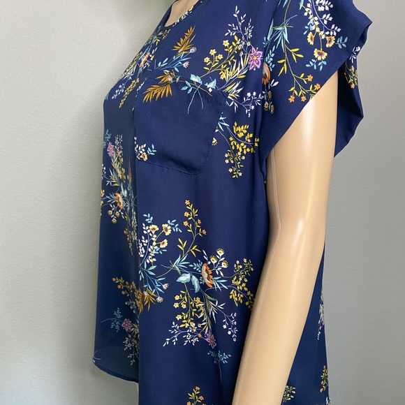 Floral Top - Picture 3 of 4